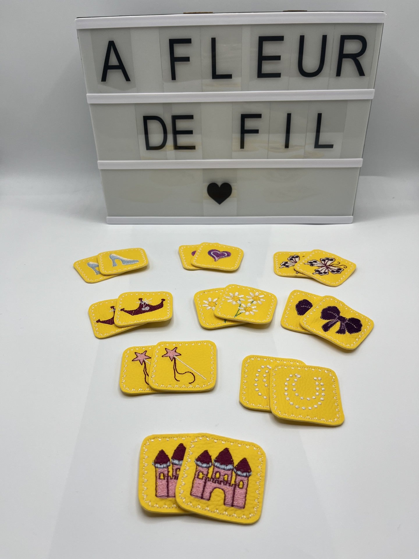 Jeu de mémoire brodé en simili cuir