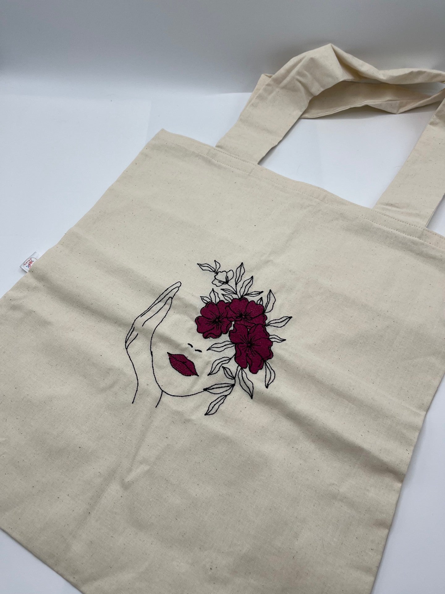 Tote bag brodé – Fabrication artisanale