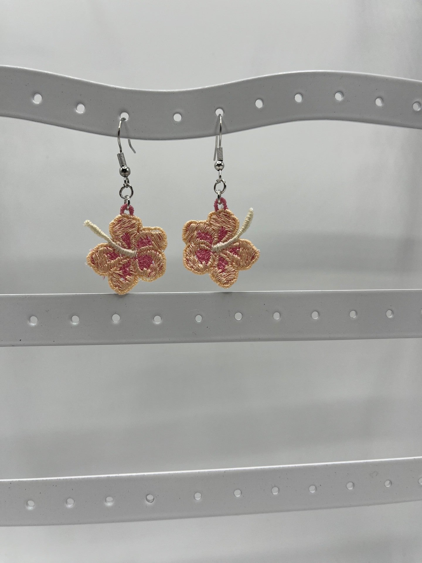 Boucles d’oreilles brodées – création artisanale