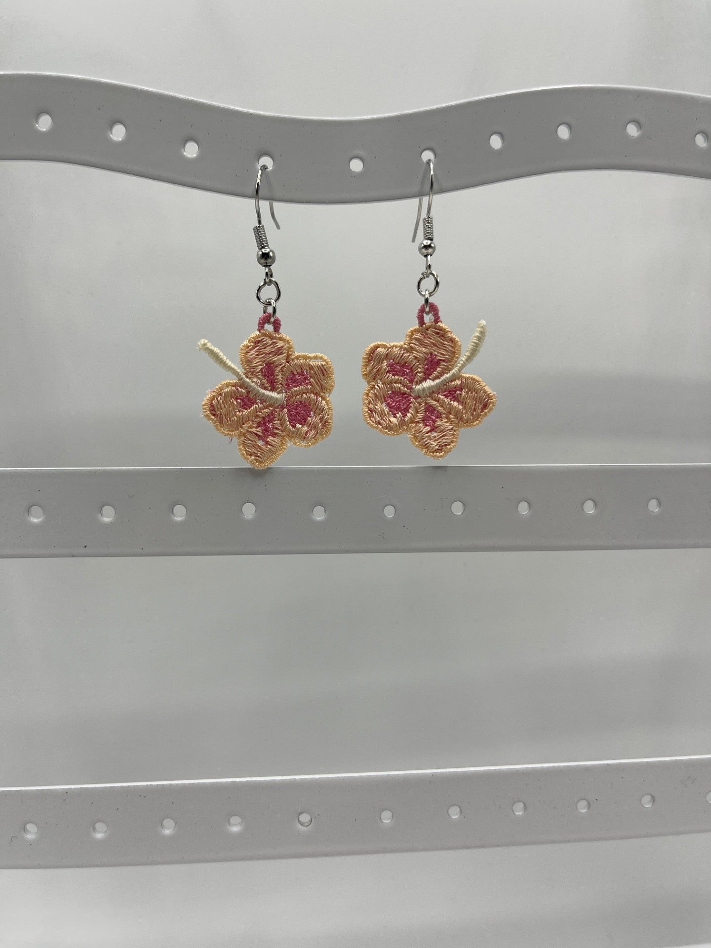 Boucles d’oreilles brodées – création artisanale