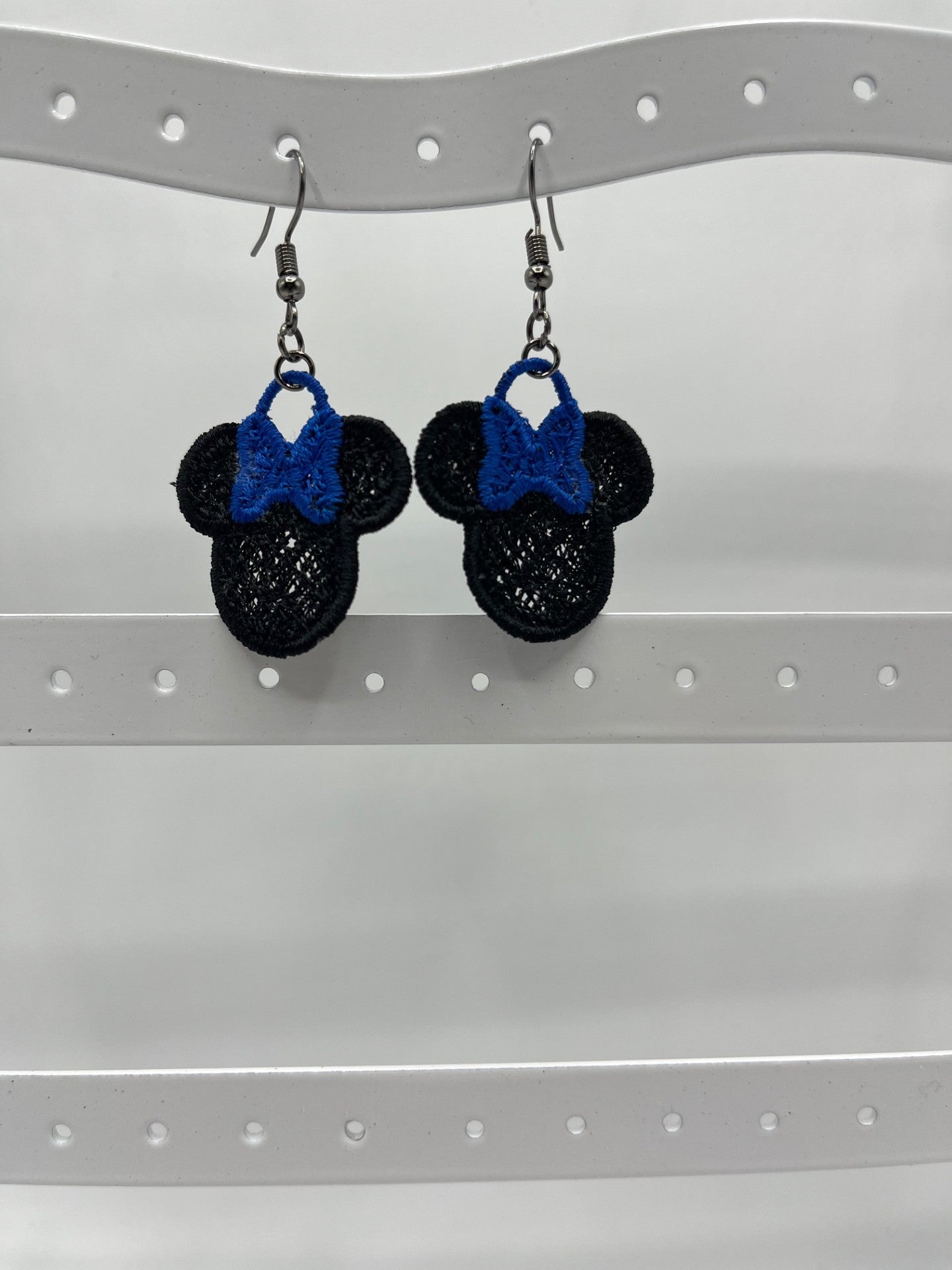 Boucles d’oreilles brodées – création artisanale