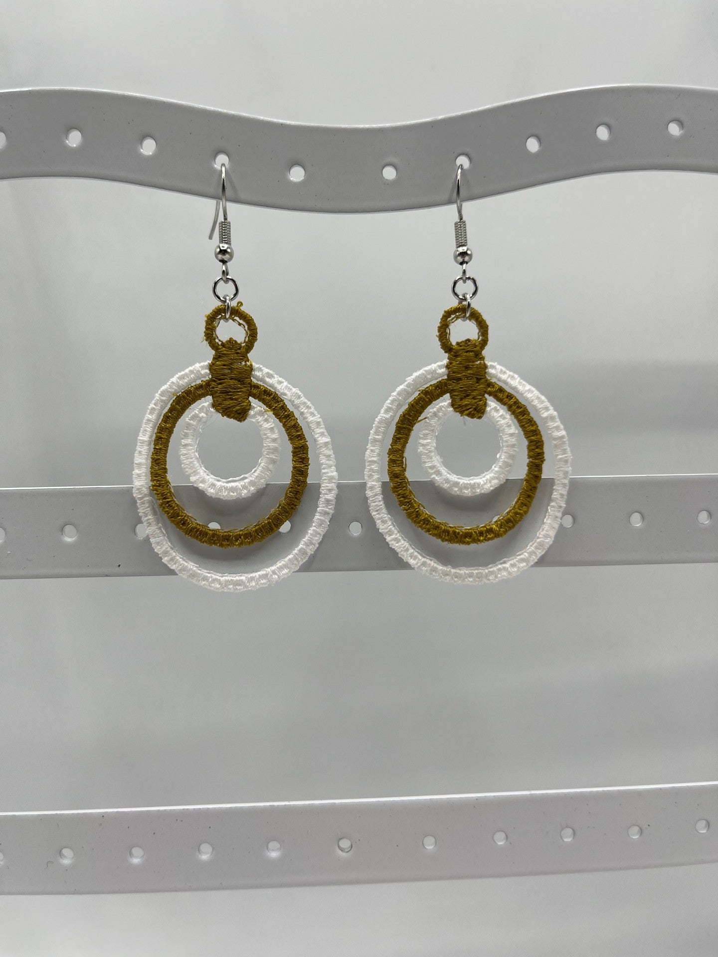 Boucles d’oreilles brodées – création artisanale