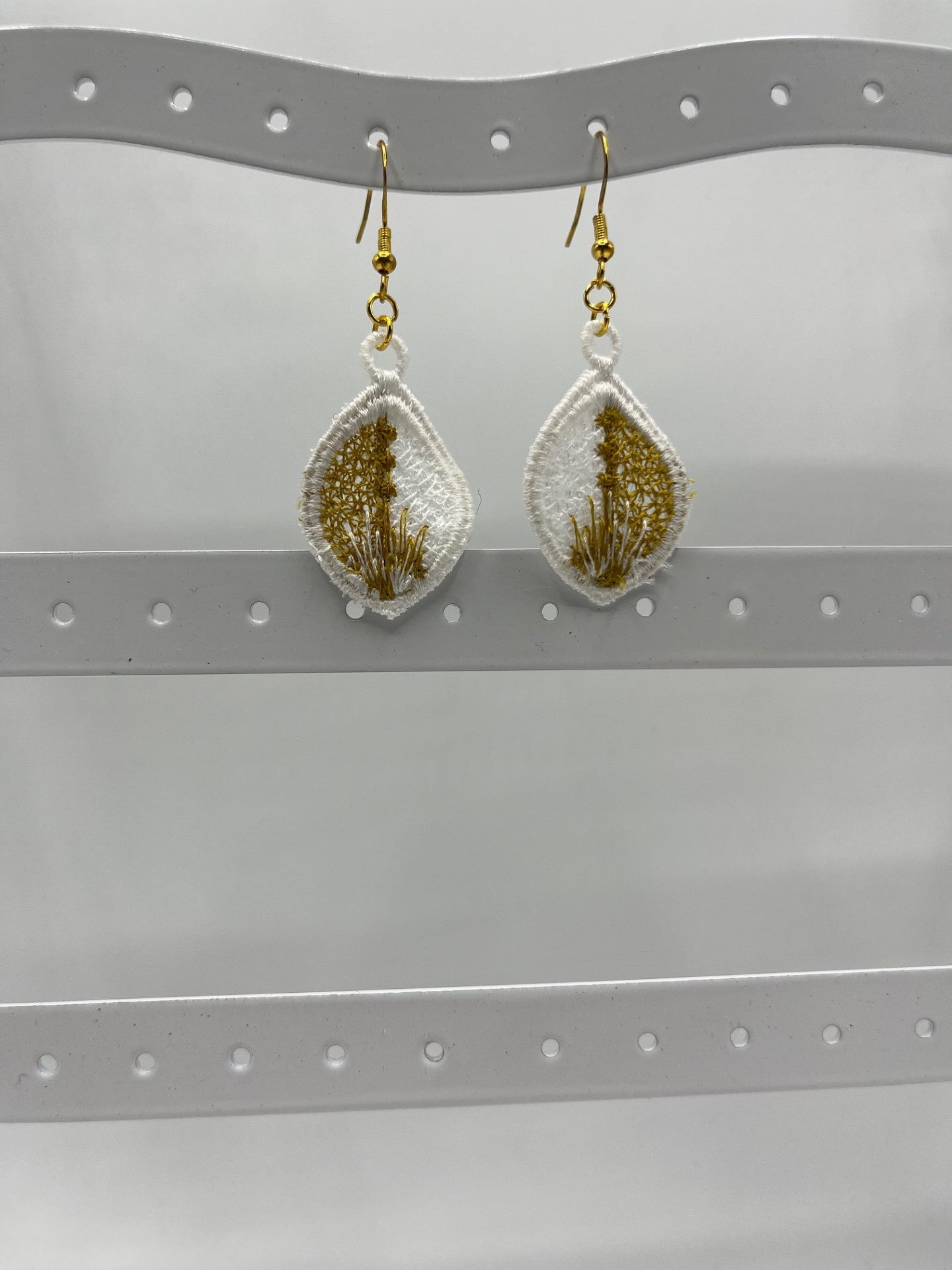 Boucles d’oreilles brodées – création artisanale