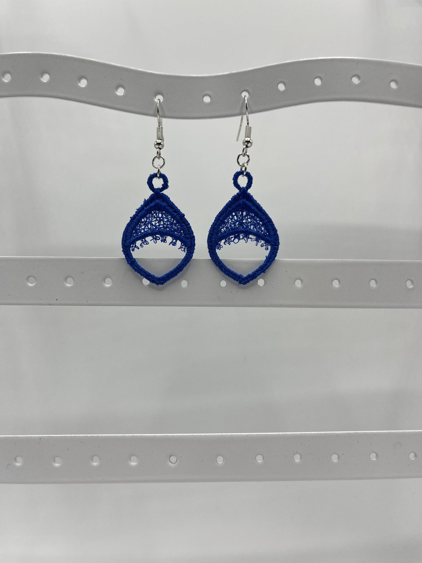 Boucles d’oreilles brodées – création artisanale