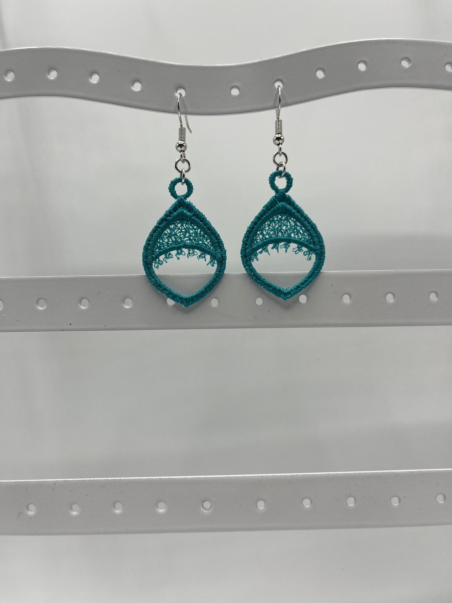 Boucles d’oreilles brodées – création artisanale
