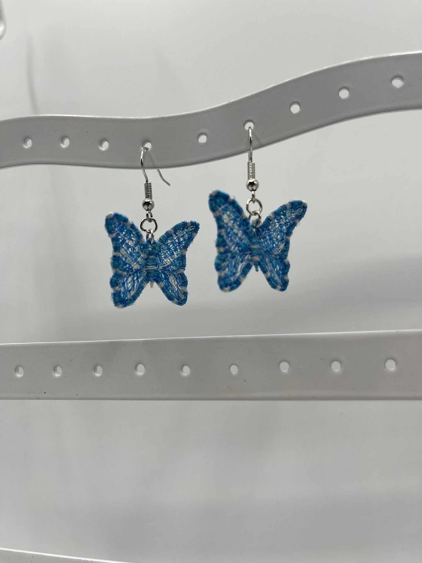 Boucles d’oreilles brodées – création artisanale