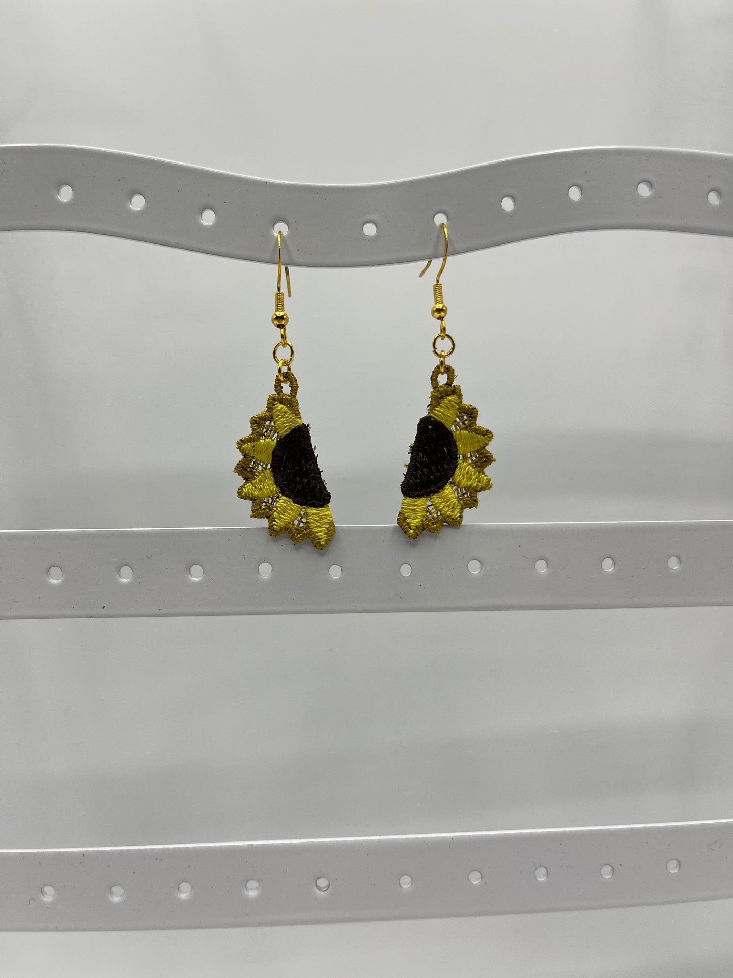 Boucles d’oreilles brodées – création artisanale