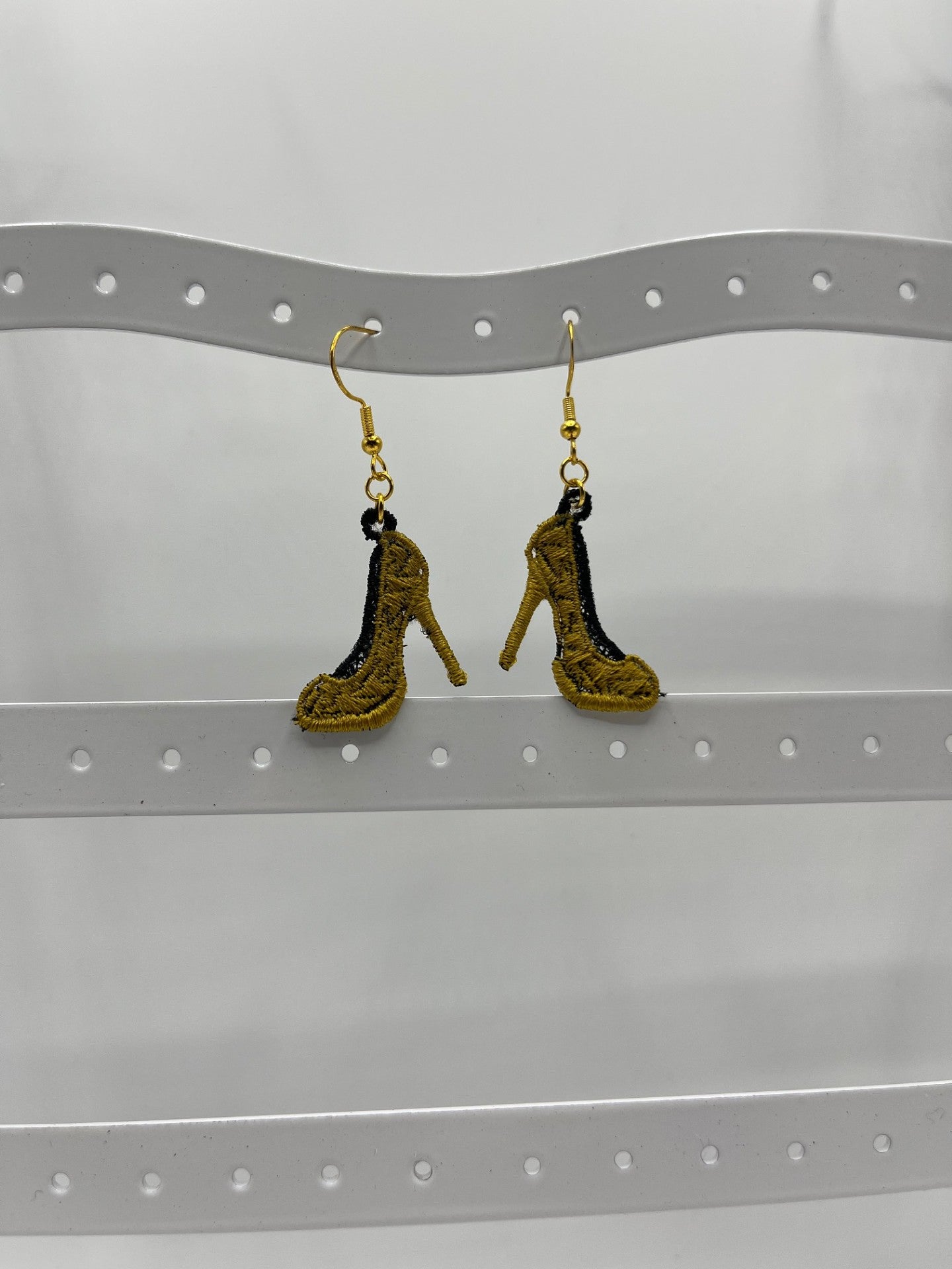 Boucles d’oreilles brodées – création artisanale