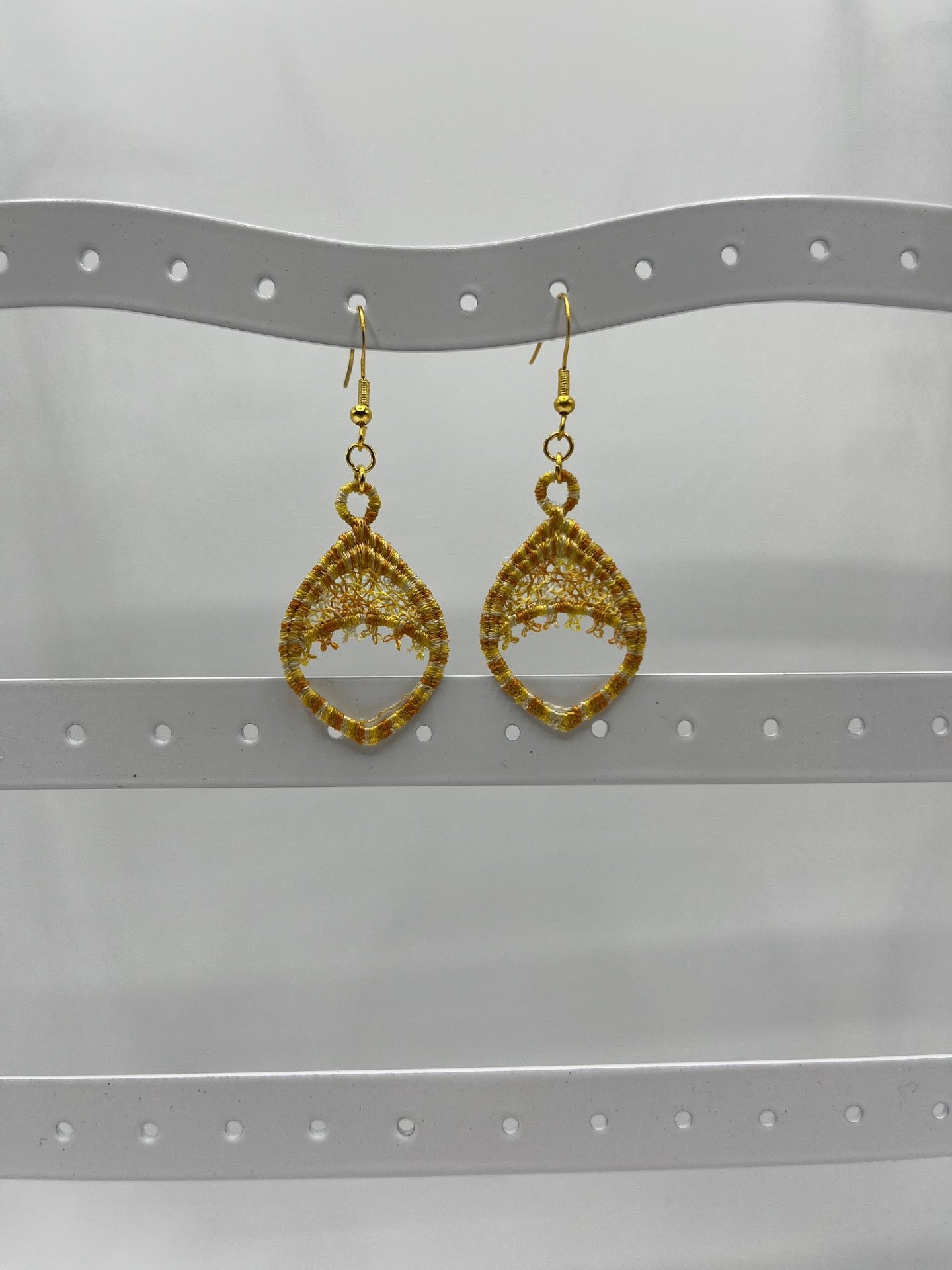 Boucles d’oreilles brodées – création artisanale