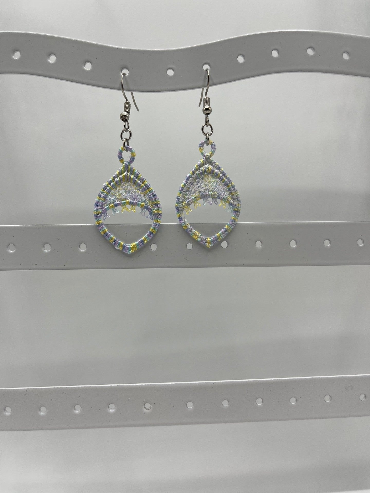 Boucles d’oreilles brodées – création artisanale