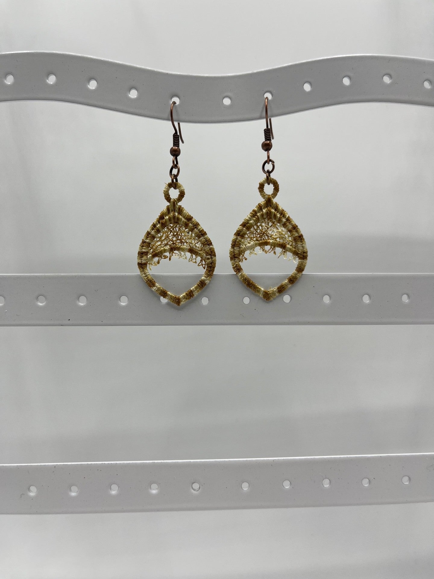 Boucles d’oreilles brodées – création artisanale