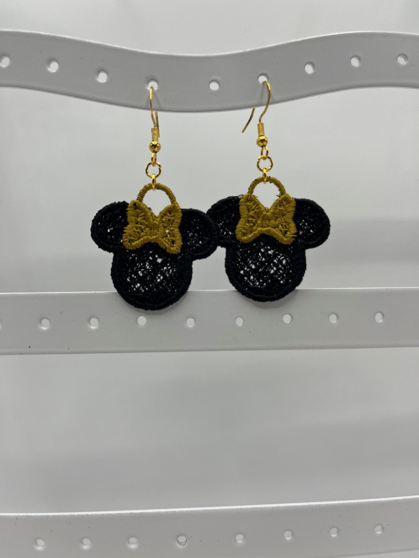 Boucles d’oreilles brodées – création artisanale