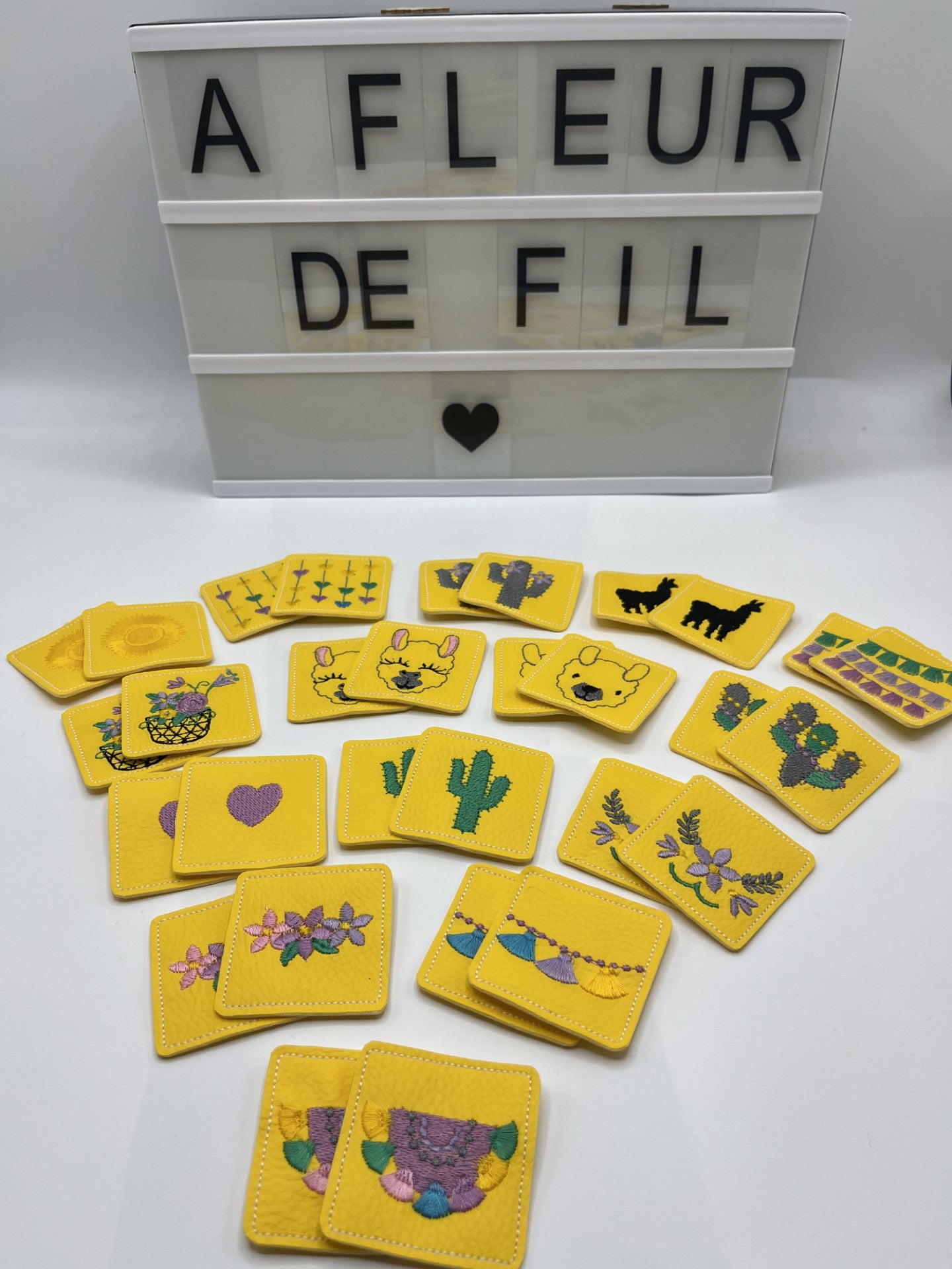 Jeu de mémoire brodé en simili cuir