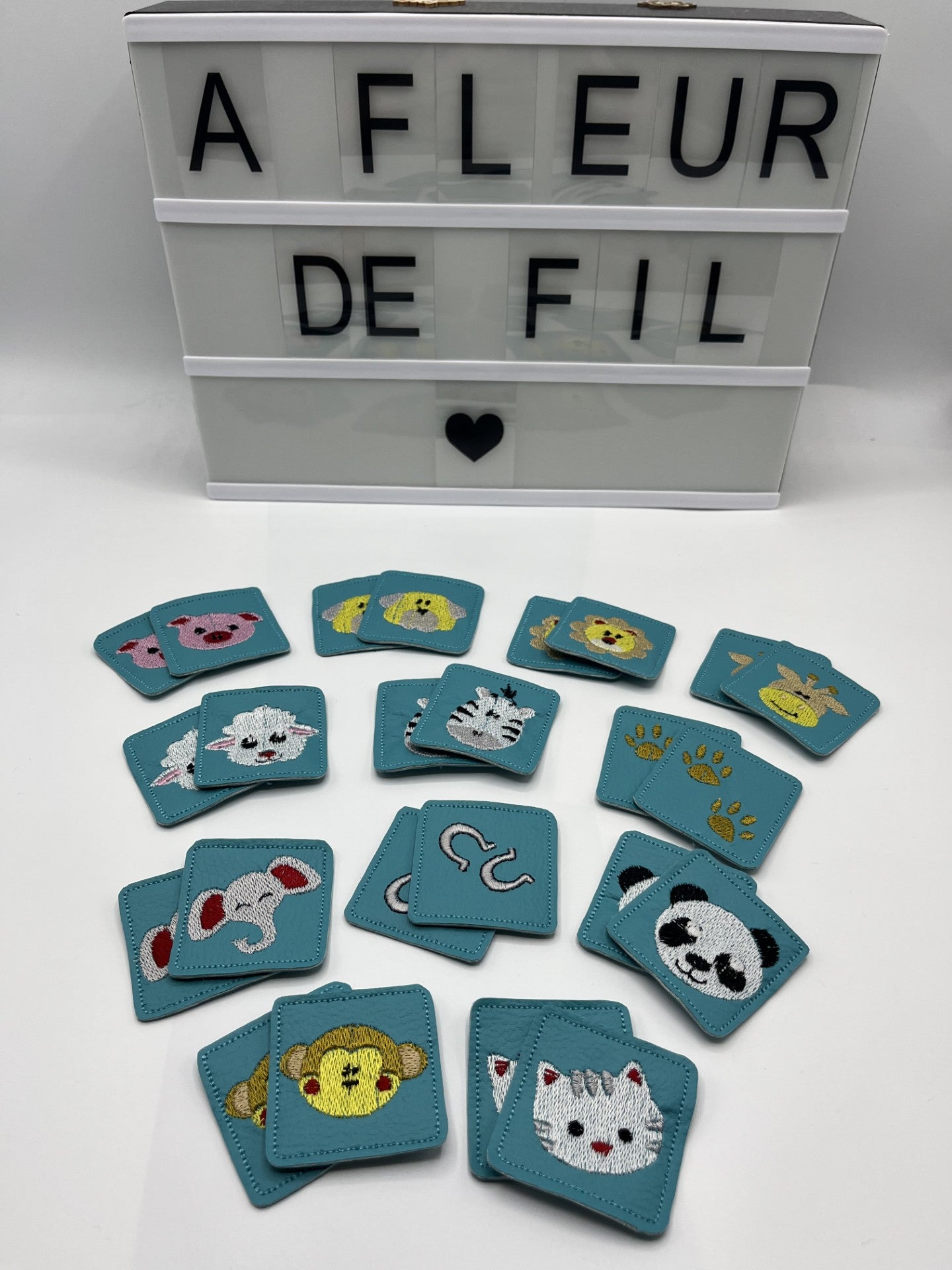 Jeu de mémoire brodé en simili cuir