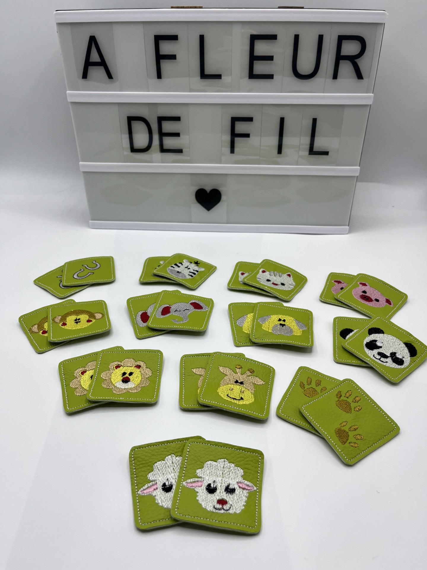 Jeu de mémoire brodé en simili cuir