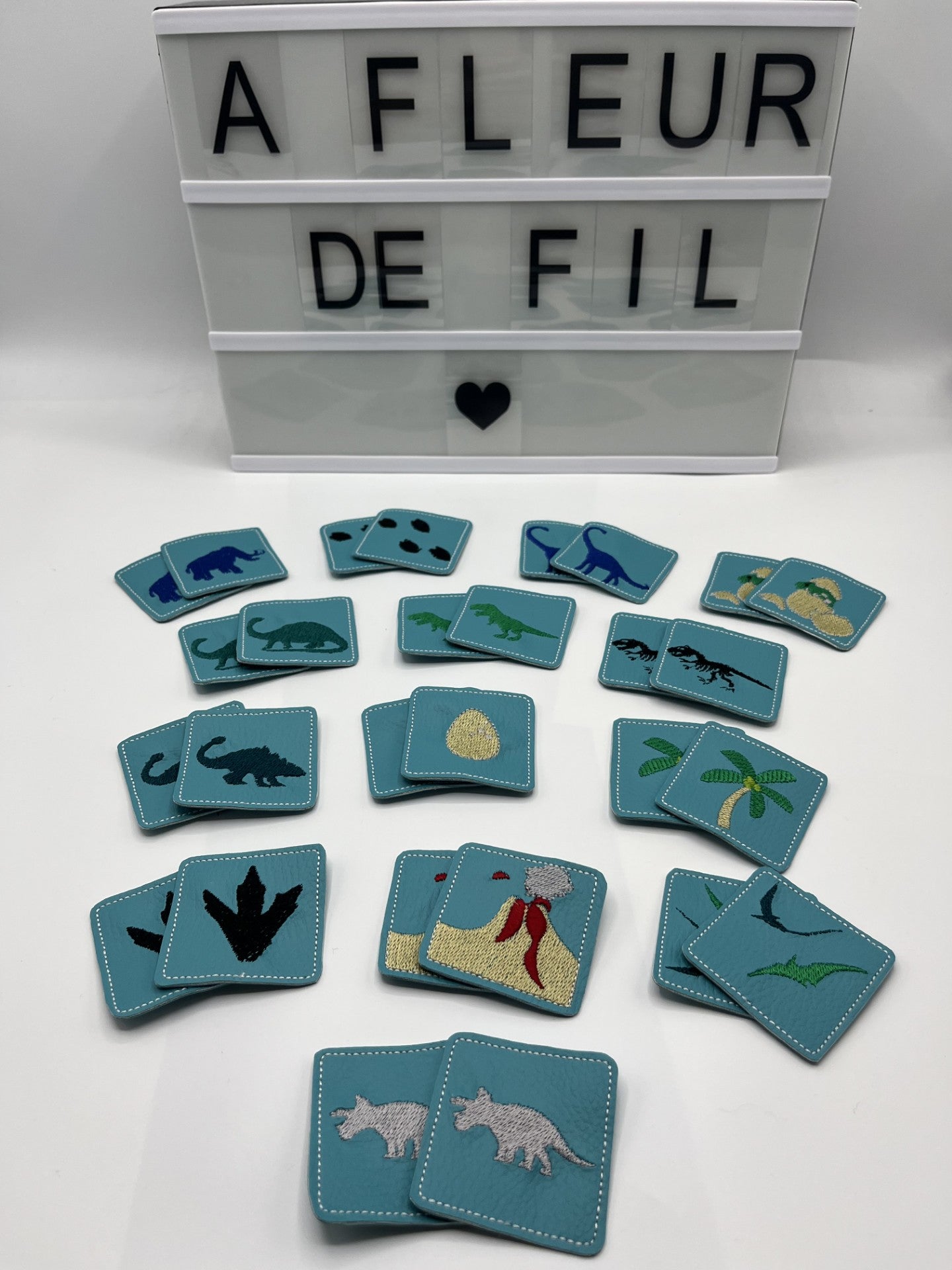 Jeu de mémoire brodé en simili cuir