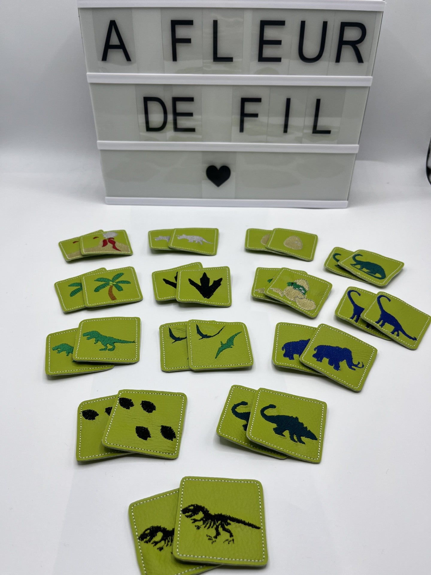 Jeu de mémoire brodé en simili cuir