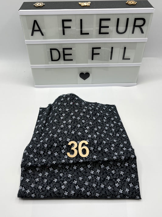 ~36~Petites fleurs fond noir