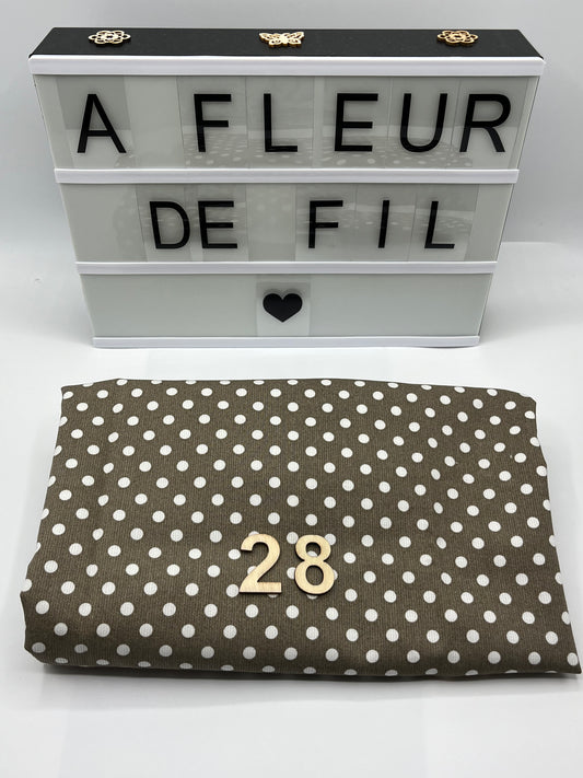 ~28~pois blancs fond taupe