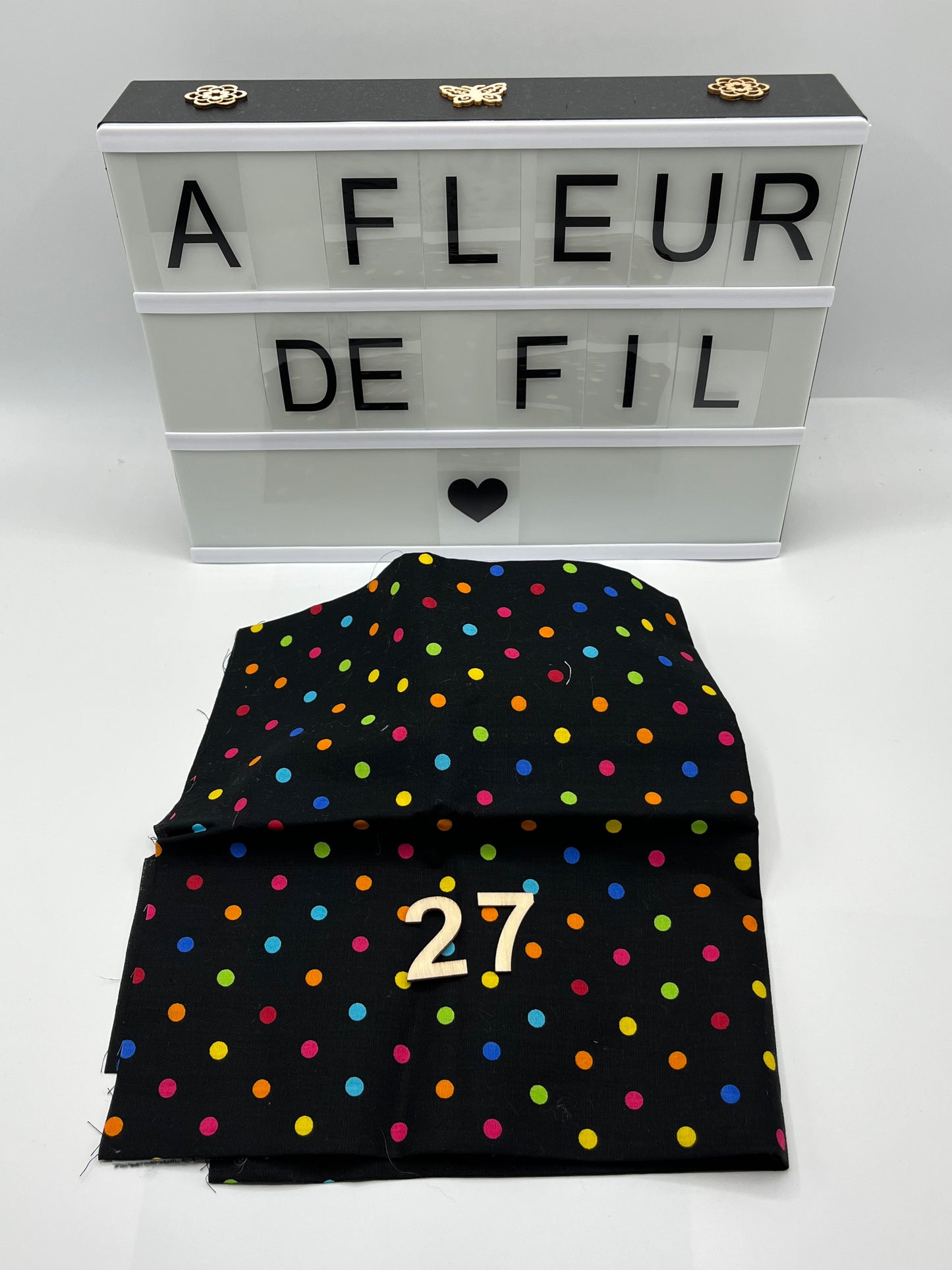 ~27~pois multicolores